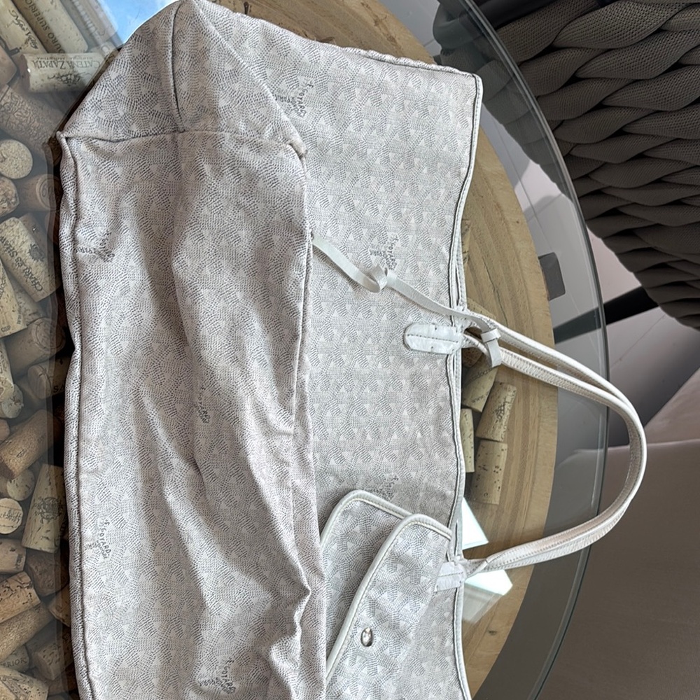 Goyard Cream Tote Bag with Textured Finish - Picture 2 of 4